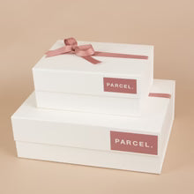 TRIVIA & TREATS GIFT BOX